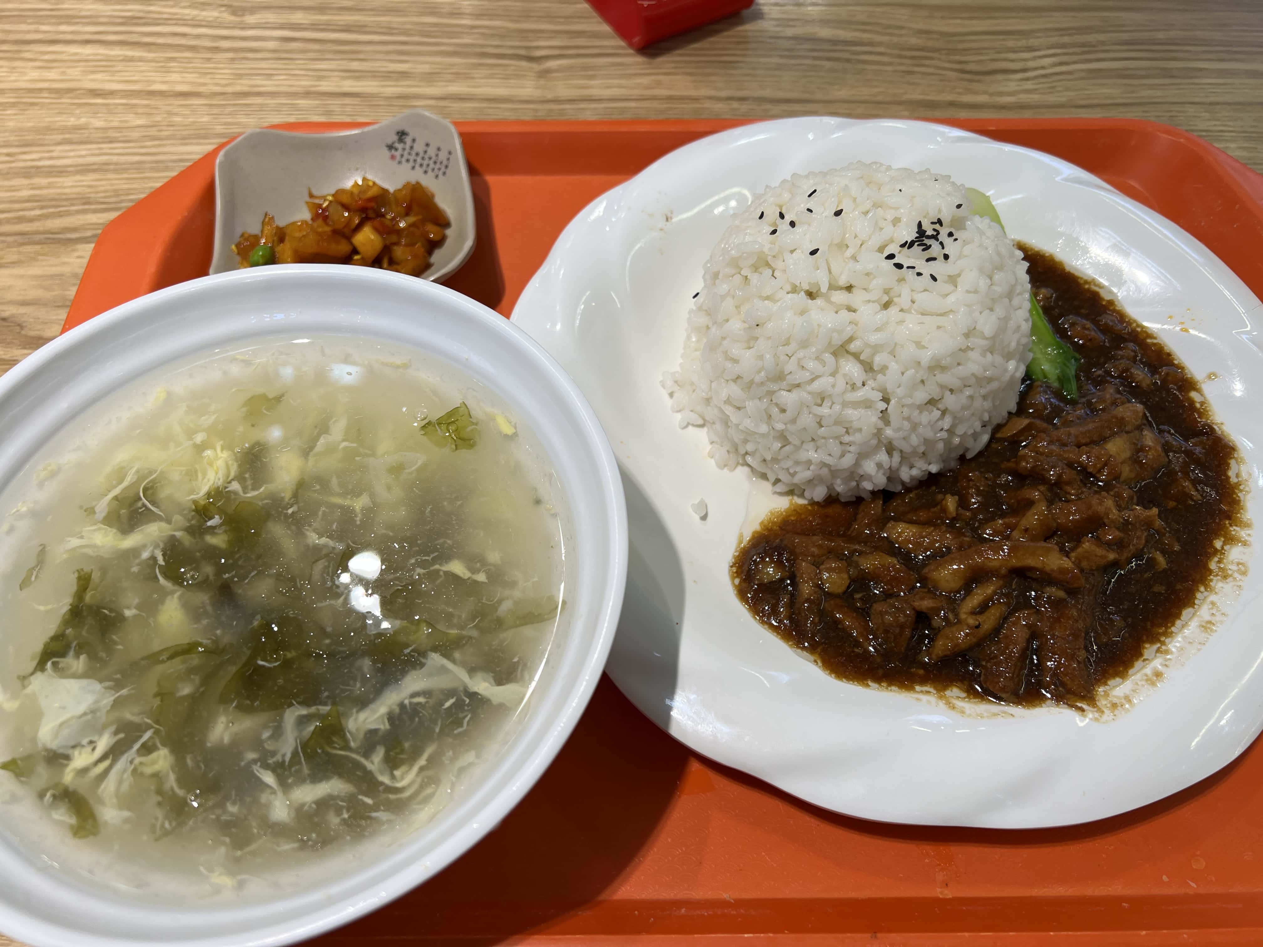 在机场吃的第一顿午饭